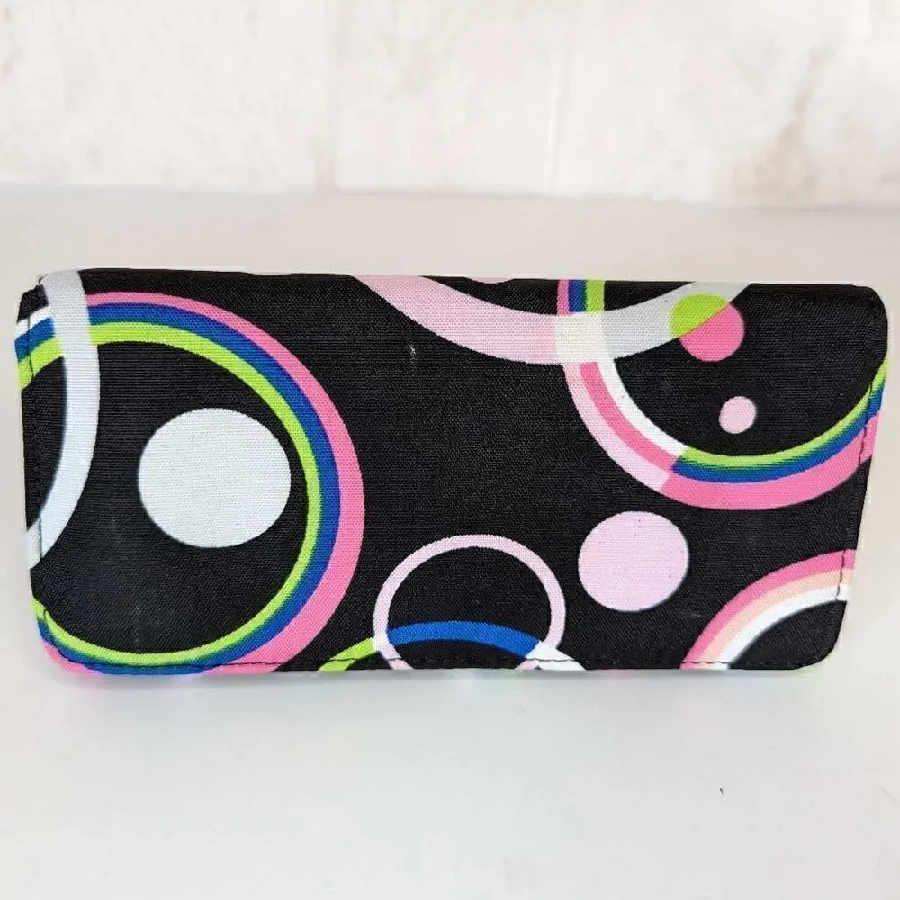 Retro Design Wallet Snap Closure